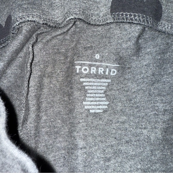 Torrid Leggings with hearts gray and black Women’s Plus Size 0 - Picture 4 of 5